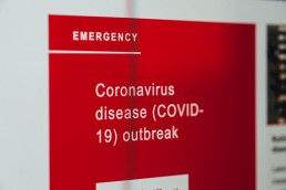 Wat Hebben We Deze Maand Geleerd? Maart 2020 coronavirus affiche